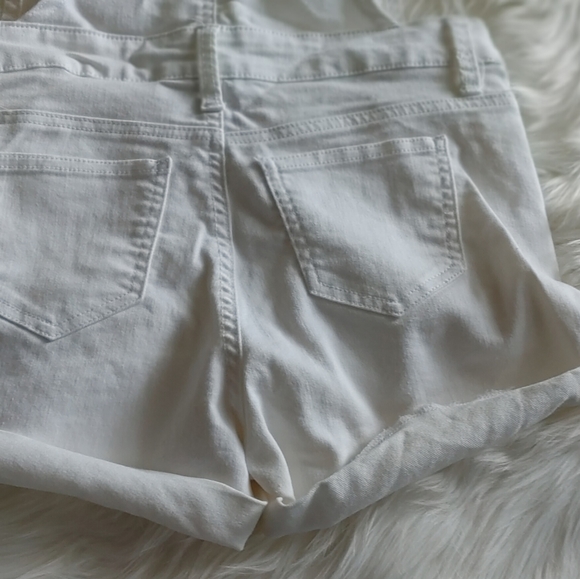 White overall shorts - Picture 7 of 8
